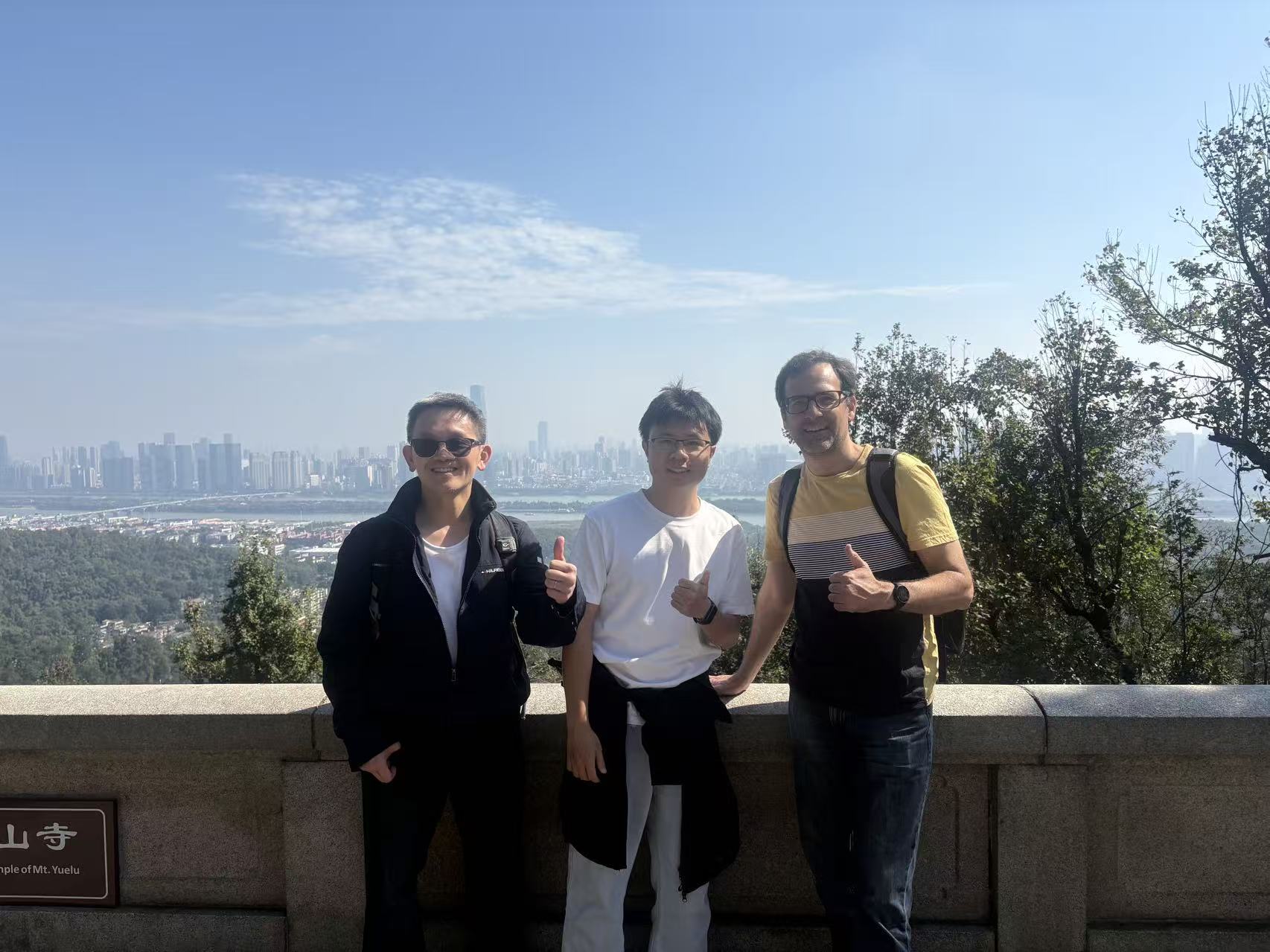 Klaus和Giang教授来访合影